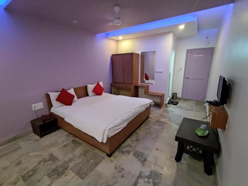 Hotel Krishna Pārdi Exterior foto